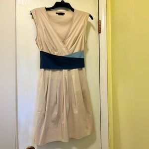 BCBG Max Azria Tan Khaki Dress w/ Navy & Light Blue Belt pocket Size 2 A Line